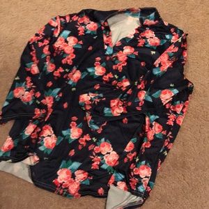 Fun flower print shirt.